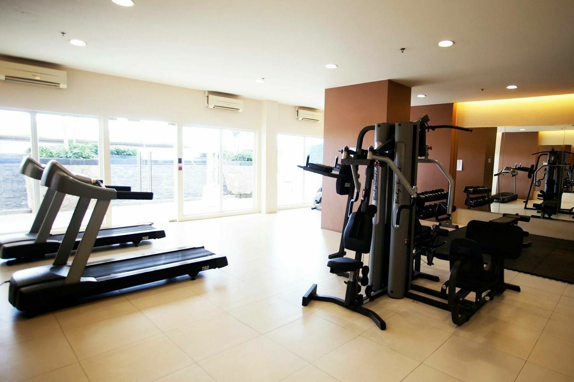 The Cirque Serviced Residences Quezon City Buitenkant foto