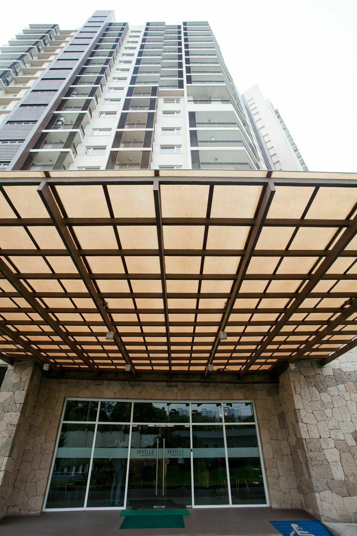 The Cirque Serviced Residences Quezon City Buitenkant foto