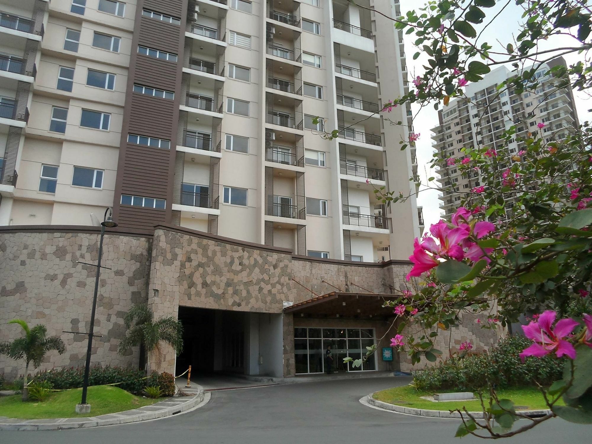 The Cirque Serviced Residences Quezon City Buitenkant foto